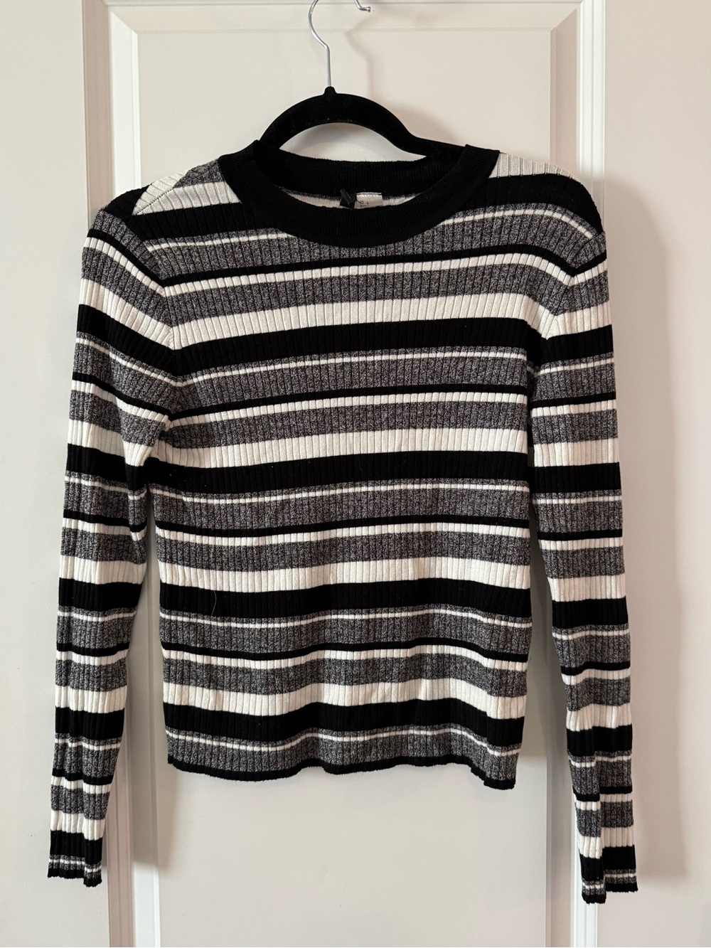 H&M Black and White Striped Ribbed Crew Neck Sweater